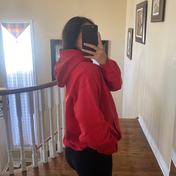 Gildan red sweater - Picture 2 of 2